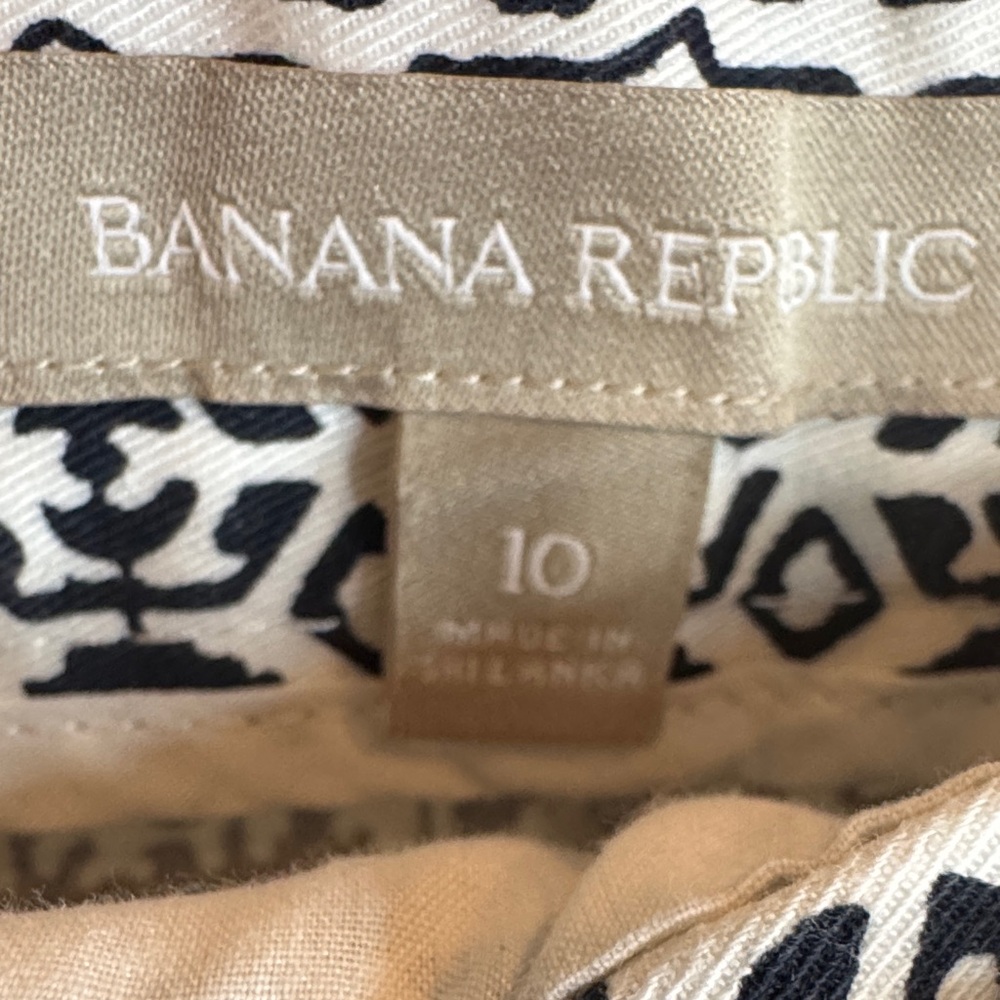 Banana Republic Black & White Geometric Print Shorts - Picture 3 of 4